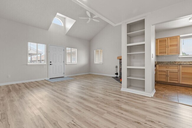 Building Photo - 837 Little Bay Ave