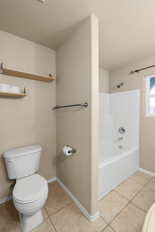 Building Photo - 231 E Linda Vista Ct