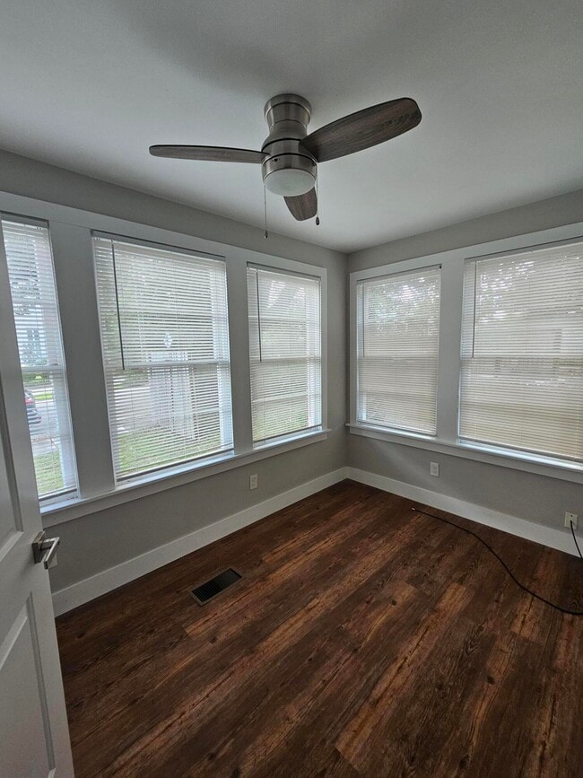 Building Photo - 4 W De Soto St