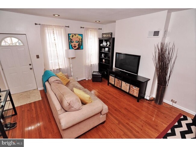 Building Photo - 728 S Smedley St