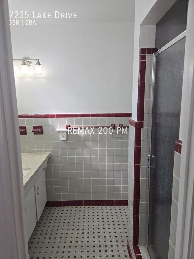 Building Photo - 7235 Lake Dr