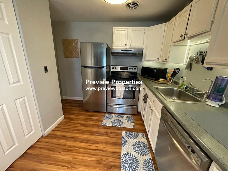 Building Photo - 38 Carey Ave