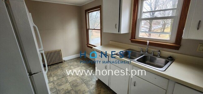 Building Photo - 4 Pierce St