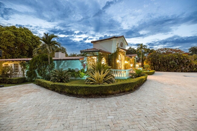 Building Photo - 12300 Old Cutler Rd