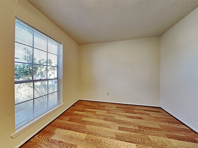 Building Photo - 16930 Barcelona Dr