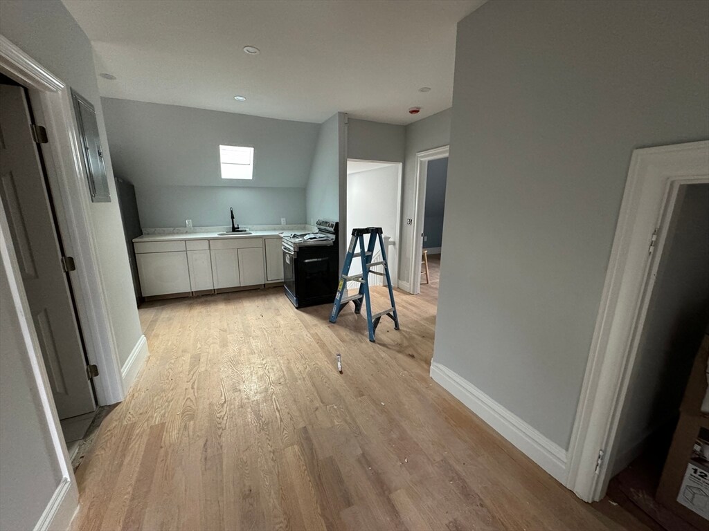Building Photo - 116 Thorndike St