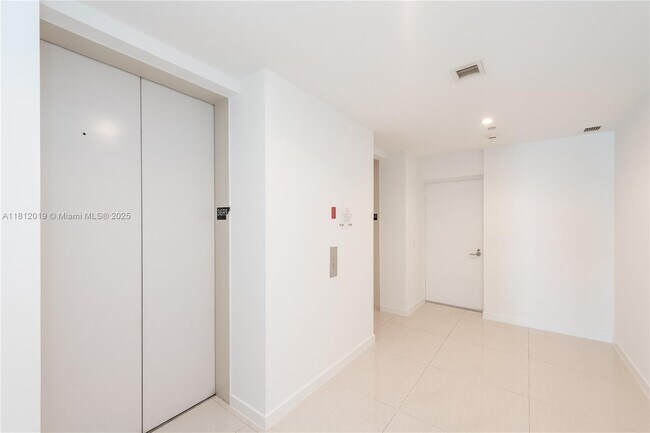 Building Photo - 1100 Biscayne Blvd