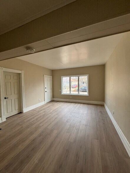 Building Photo - 238 Schiller St