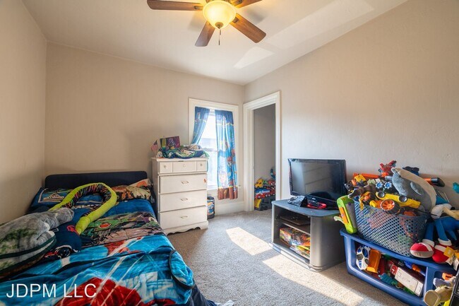 Building Photo - 5 br, 1 bath House - 233 W 11th Avenue