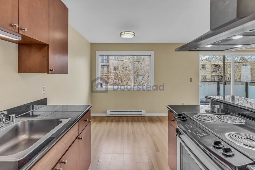 Building Photo - 845 NE 125th St
