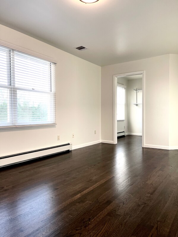 Building Photo - 82 Forrest St