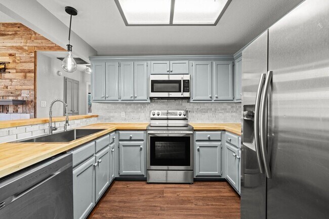 Building Photo - 820 Mica Ln