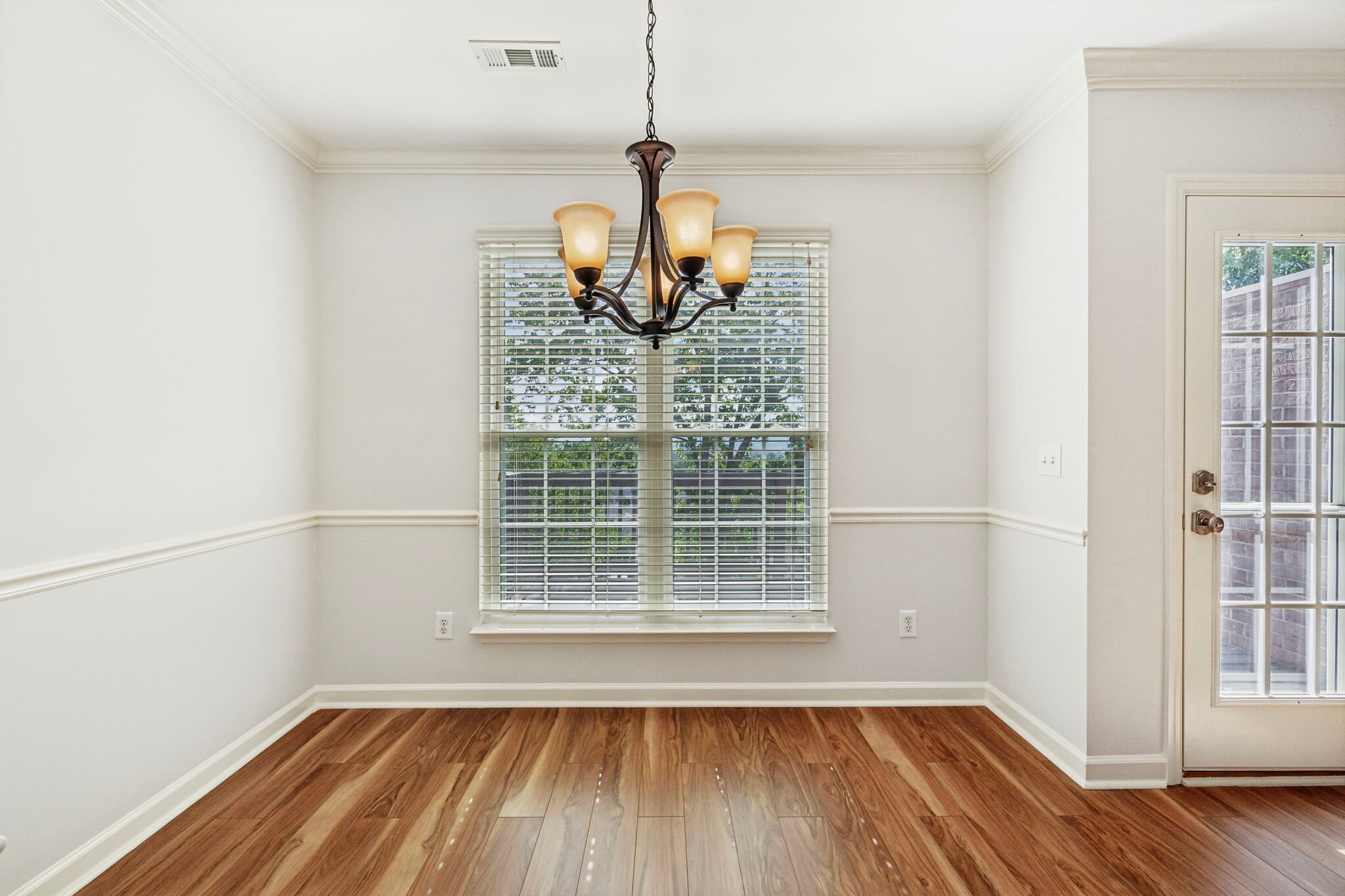 eat in kitchen with private deck - 1614 Brentwood Pointe