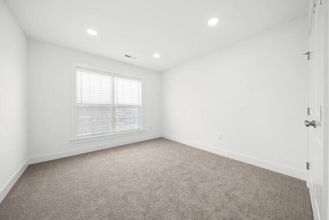 Building Photo - 3029 Howell Aly