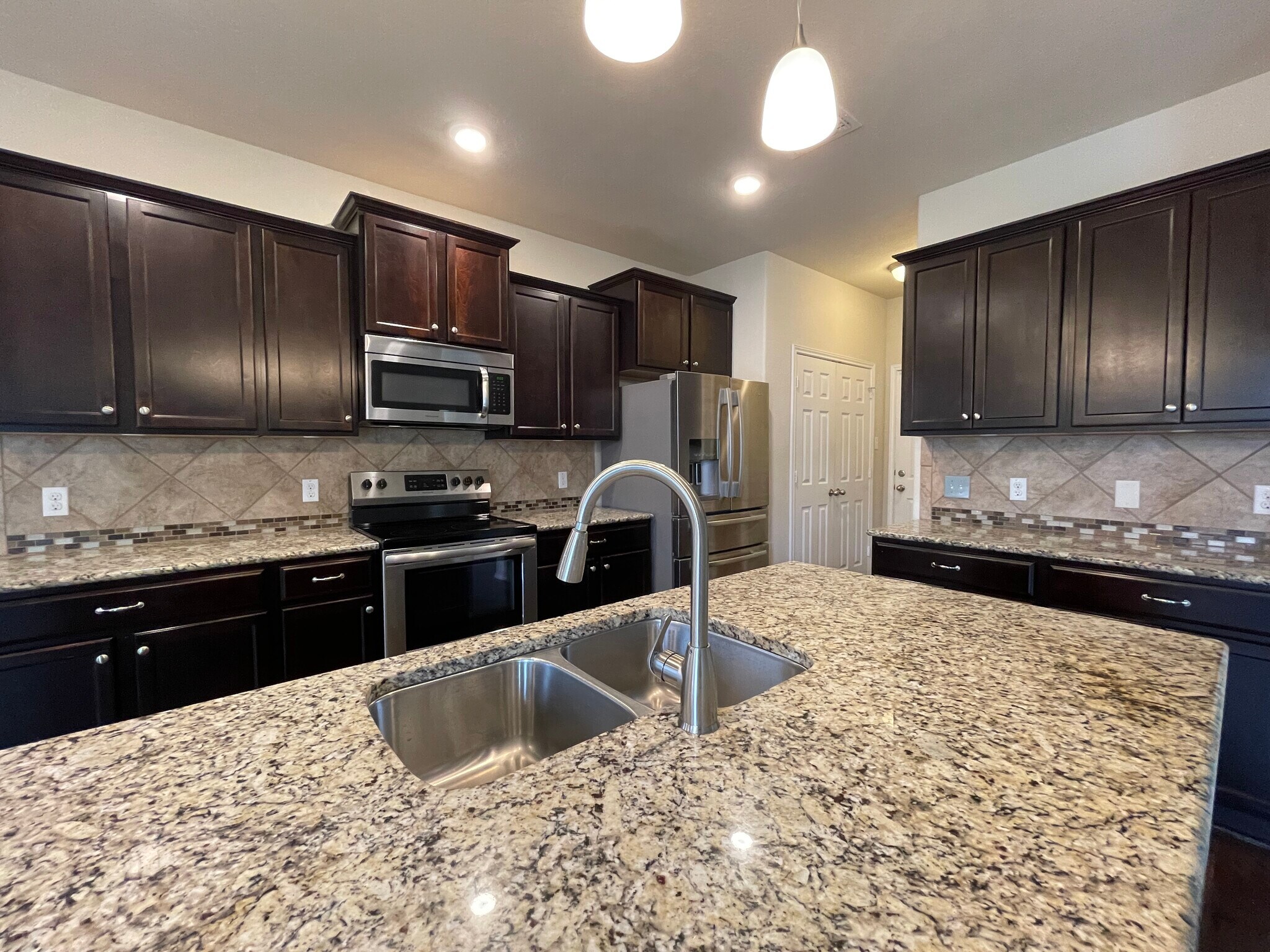 Building Photo - 11133 Gainer Dr