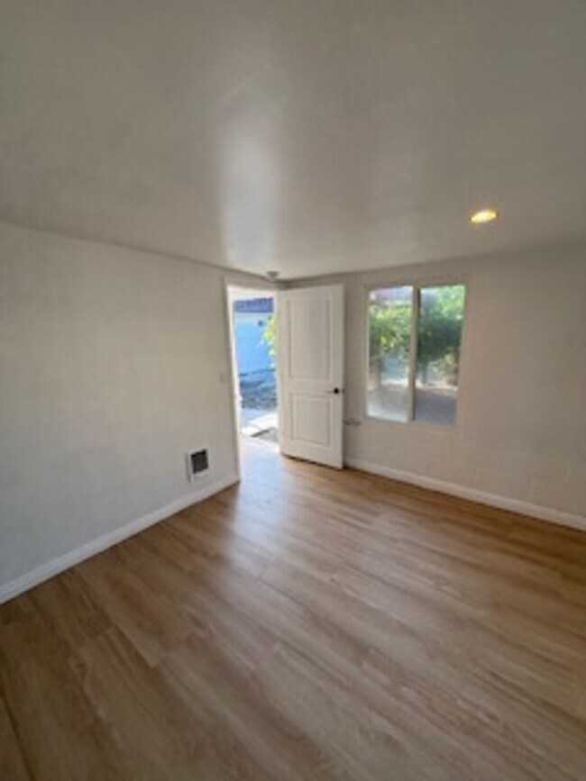 Building Photo - Buena Vista - Anaheim