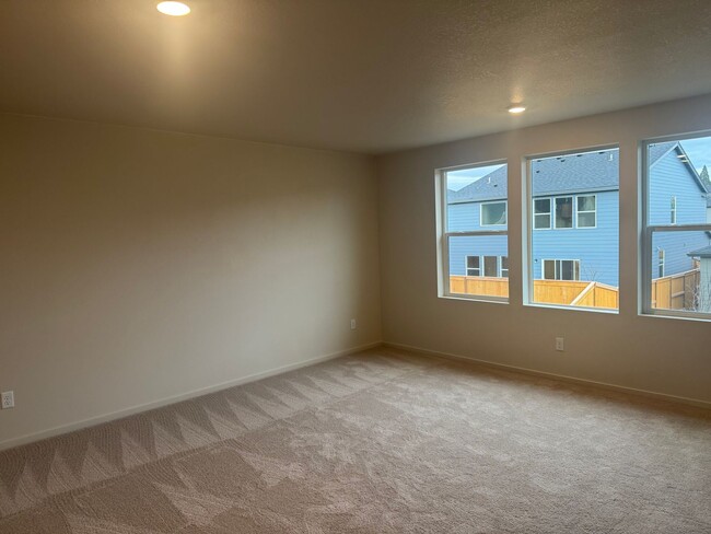 Building Photo - Beautiful 5 BD* 3 BA **NEW** CONSTRUCTION* Single Family Home Located In East Park Village Commun...