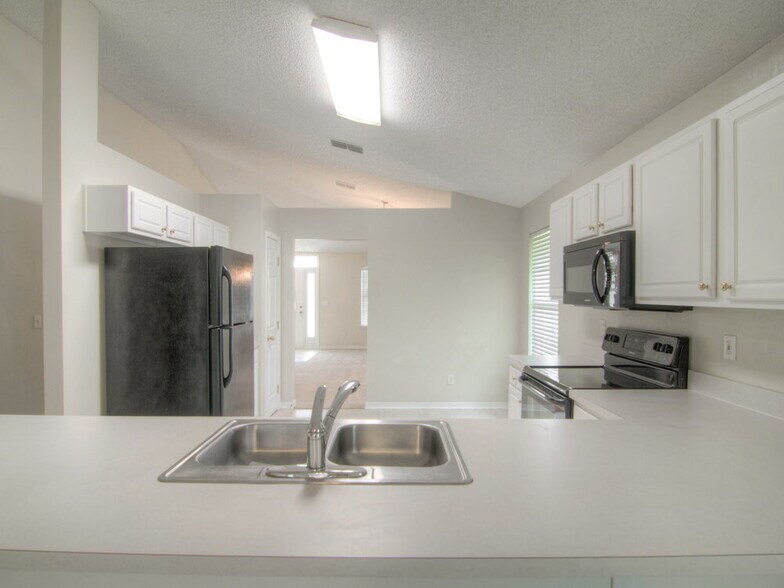 Building Photo - 7317 Ironside Dr E