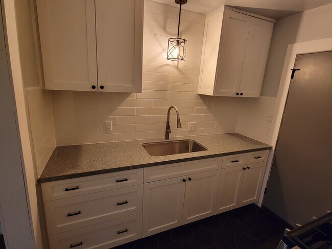 Kitchen sink - 1267 N Mountain View Ave