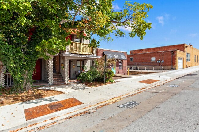 Building Photo - 110 W Meadow St