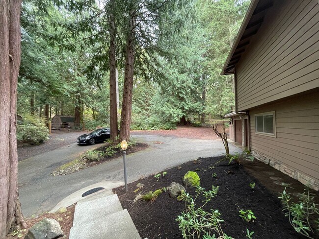 Building Photo - 10800 Lathrop Ln NW