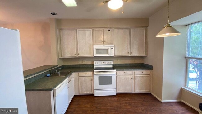 Building Photo - 2461 Medford Ct
