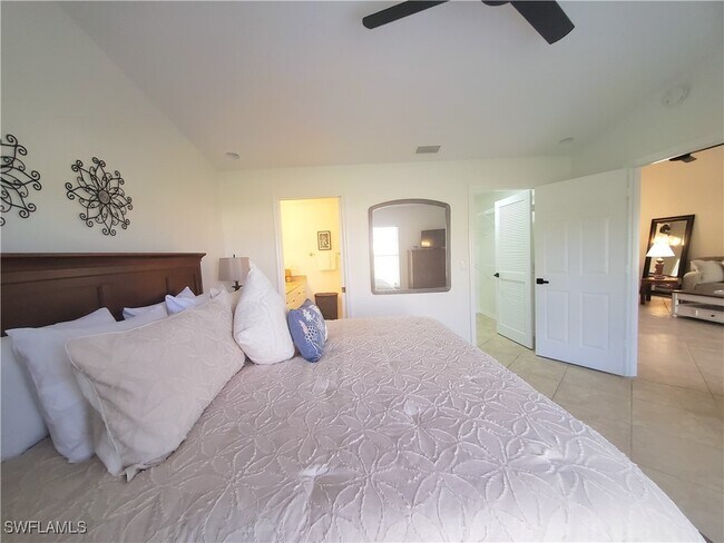 Building Photo - 992 Marblehead Dr