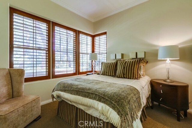 Building Photo - 11 Saraceno