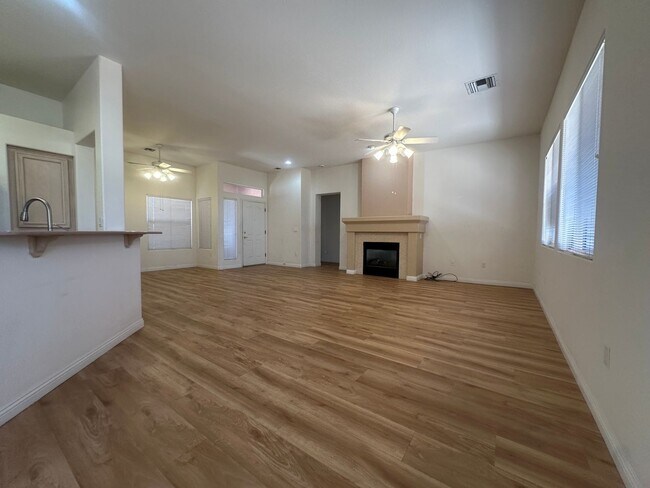 Building Photo - Sun City Summerlin 2 Bedroom