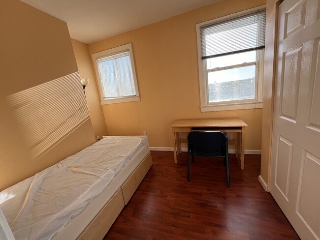 Bedroom with sunset view - 2547 Irving St