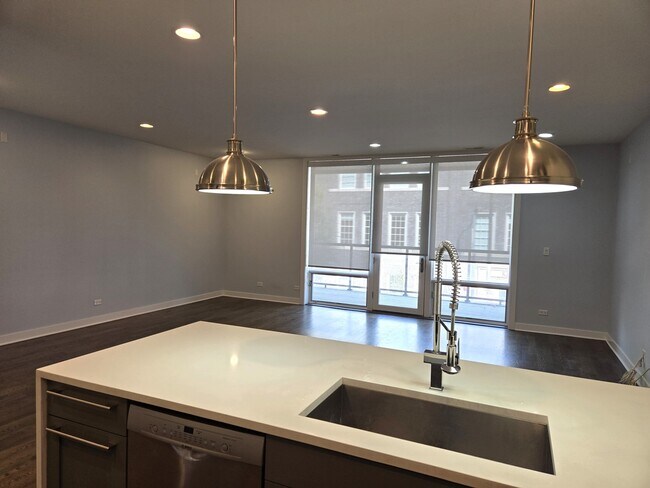 Building Photo - 2744 N Lincoln Ave