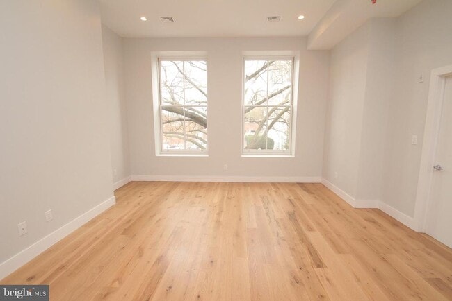 Building Photo - 220 S 3rd St