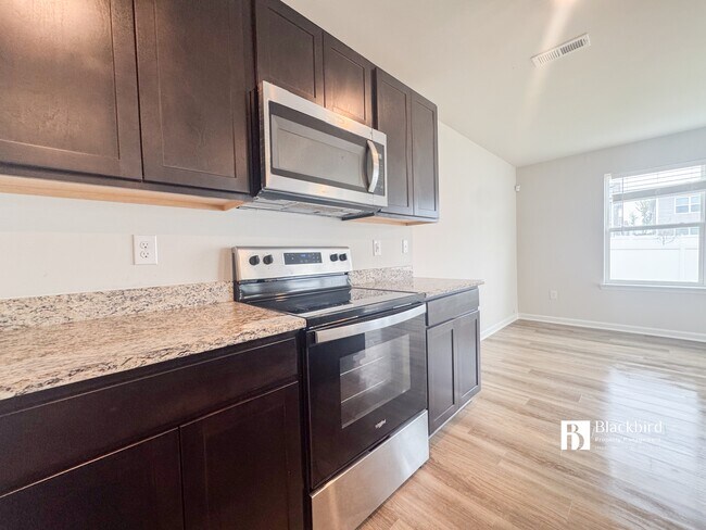 Building Photo - 561 Fawn Mdw Ln