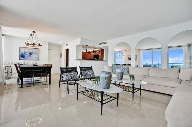 Building Photo - 2030 S Ocean Dr