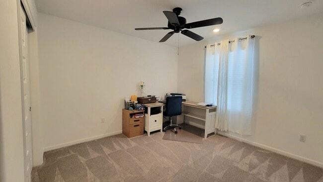 Building Photo - 7152 W Vineridge Dr