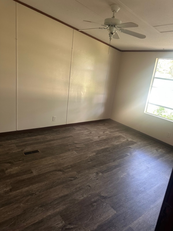 Building Photo - 412 Greenfield Dr