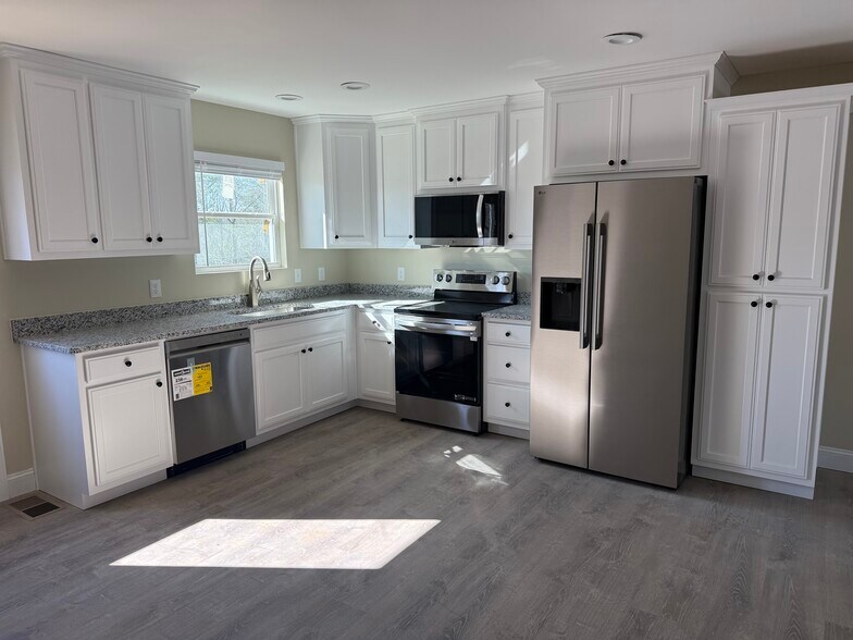 Building Photo - 425 Grand Oaks Ln