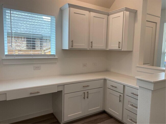 Building Photo - 652 Pheasant Hill Ln