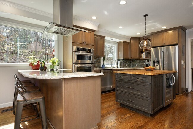 Building Photo - Beautifully renovated large home in CHCCS school district! Available mid-June!