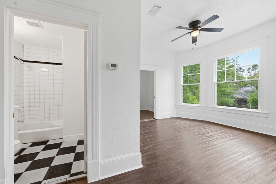 Hallway - 2253 Herschel St