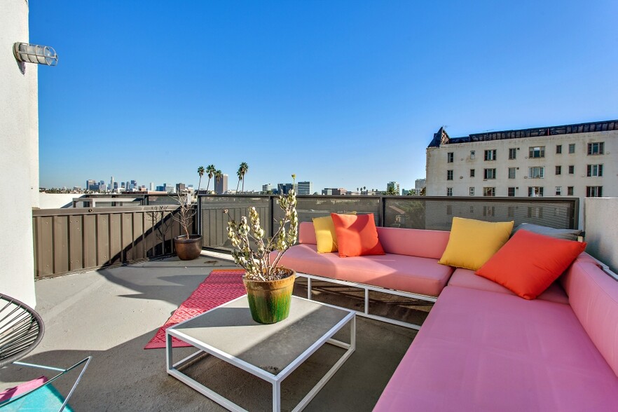 Roof Deck - 140 S Gramercy Pl