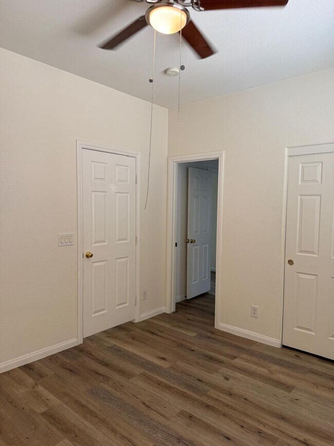 Building Photo - Move-In Ready Opportunity