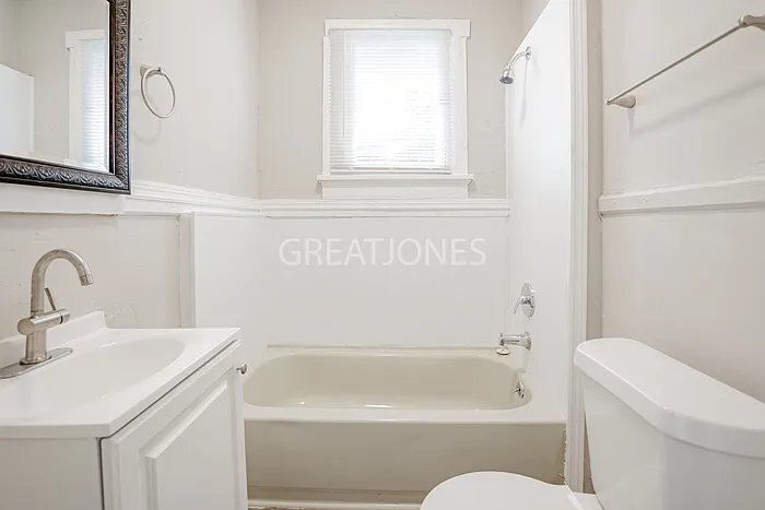 Building Photo - 2528 10th St