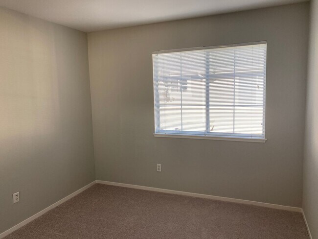 Building Photo - Light and Bright 4 Bedroom, 3 Bathroom Home in San Jose!