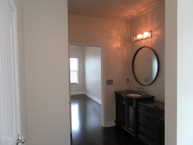 Building Photo - 105 N Shoreview Dr.