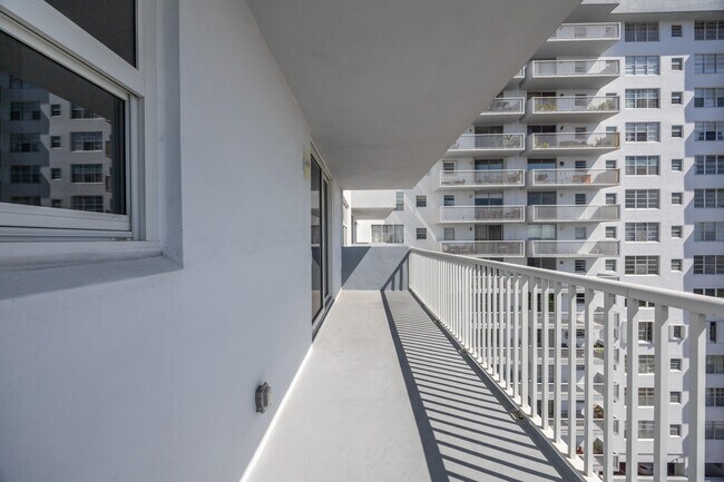 Building Photo - 137 Golden Isles Dr