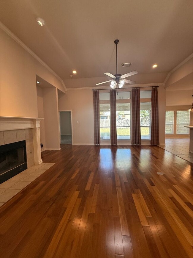 Building Photo - 4/2/2 with Fireplace - Wonderful YARD - Community Pool