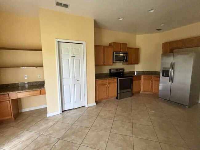 Building Photo - Bellalago Home