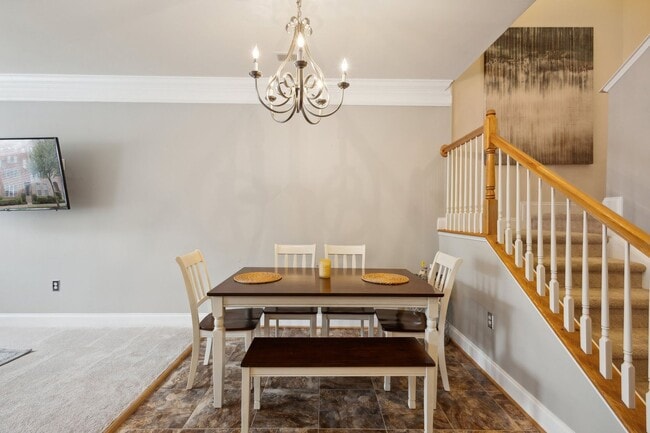 Building Photo - Stunning 2 bed 2.5 bath 2-story condo/townhome