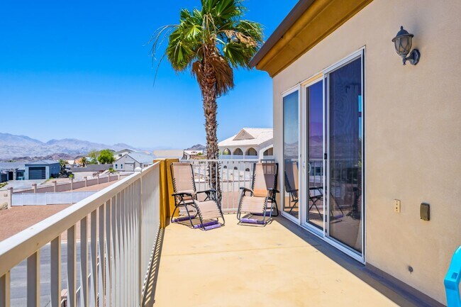 Building Photo - 3 BR + Bonus, Fully furnished, Includes Ut...